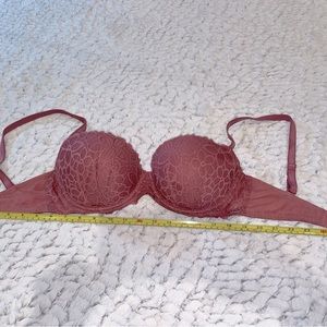 Victoria’s Secret pink bra 34DD Color is mixture between a pinkish maroon color